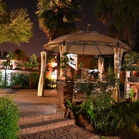 Aark Guest Lodge Vanderbijlpark Buitenkant foto