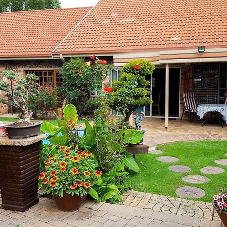 Aark Guest Lodge Vanderbijlpark Buitenkant foto