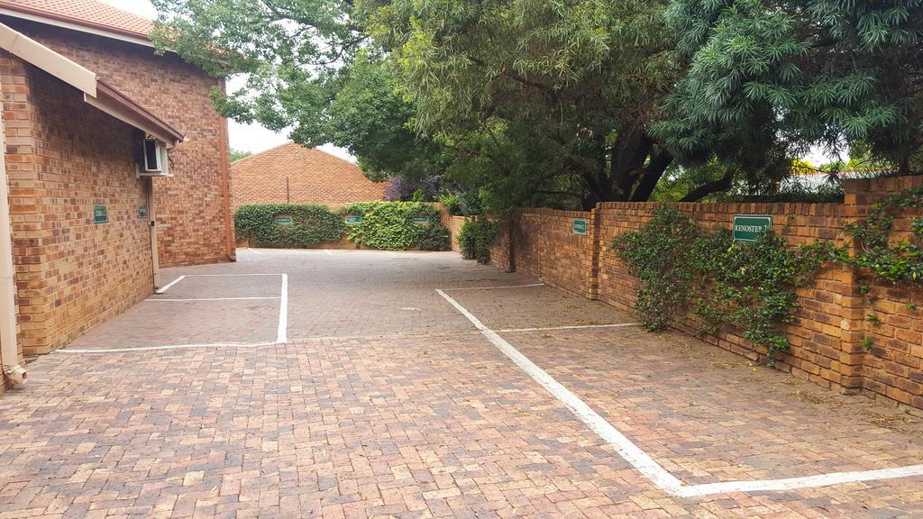 Aark Guest Lodge Vanderbijlpark Buitenkant foto