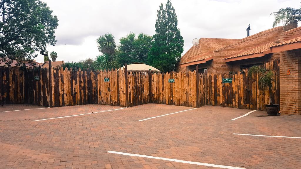 Aark Guest Lodge Vanderbijlpark Buitenkant foto