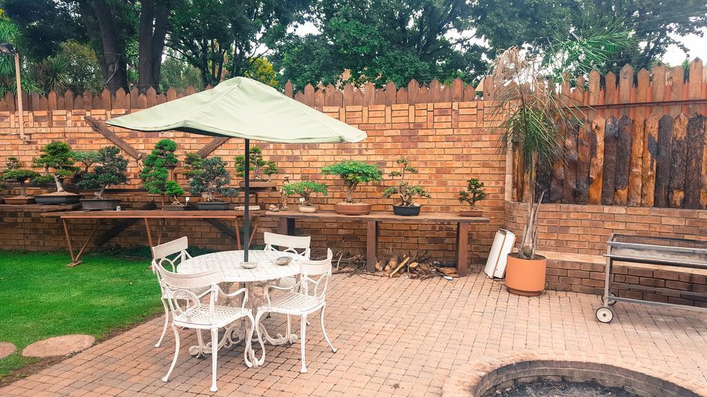 Aark Guest Lodge Vanderbijlpark Buitenkant foto