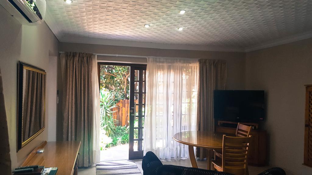 Aark Guest Lodge Vanderbijlpark Buitenkant foto