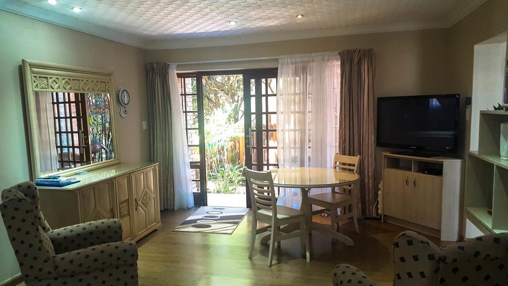 Aark Guest Lodge Vanderbijlpark Buitenkant foto